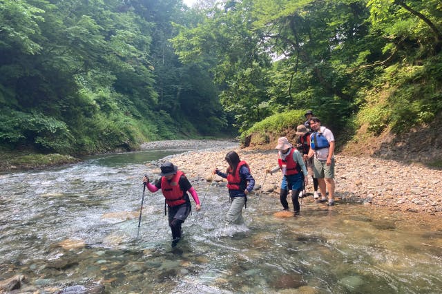 【岩手・西和賀・トレッキング】夏だけ現れるマットキャニオンを歩くリバートレッキング