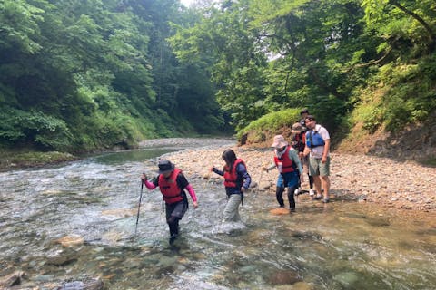 【岩手・西和賀・トレッキング】夏だけ現れるマットキャニオンを歩くリバートレッキング