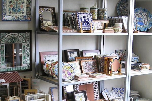 スペイン製 絵付け皿　大皿　ハンドメイド 手描き　工芸　陶器　食器　インテリア スペイン陶器 タラベラ焼 ハンドメイド 縁に穴のあいた絵皿 - メルカリ