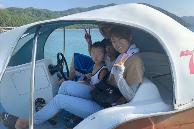 【秋田・田沢湖・レンタルボート】魚の餌付き！日本一深い田沢湖でスワンボート体験