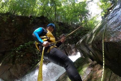 【三重・亀山・キャニオニング】川と山の大自然を冒険！亀山キャニオン半日ツアー