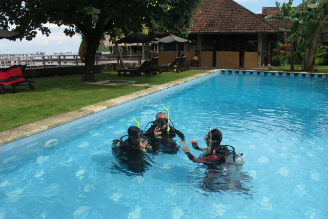 千葉 船橋 体験ダイビング のんびり楽しめる プールで体験ダイビング 1日 アソビュー