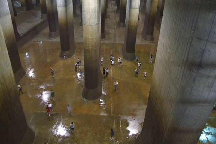 埼玉 春日部 工場見学 巨大な空間と柱が壮観 気軽に参加できる地下神殿コース アソビュー