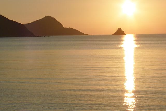 【鹿児島・奄美・クルージング】沈む夕日をボートで追いかけよう！サンセットクルーズ