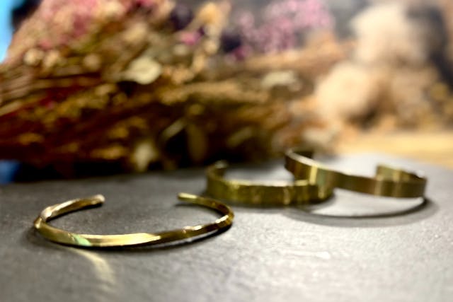 【大阪・心斎橋・手作りバングル作り】当日予約OK！美しく輝く真鍮のバングル作り体験