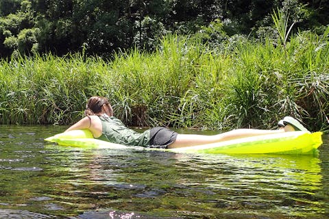 【徳島・母川・川下り】ビーチマットに寝転がってゆったり下る！ビーチマット漂流旅行
