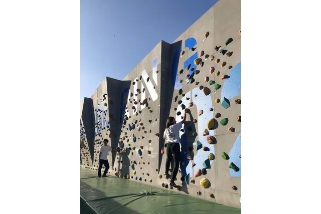東京 大井町 ボルダリング 屋外で開放的 本格ボルダリングウォール 平日17 00以降スタートプラン アソビュー