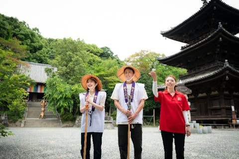 【愛媛・松山・ガイドツアー】四国遍路をちょこっと体験！遍路装束で石手寺お遍路体験