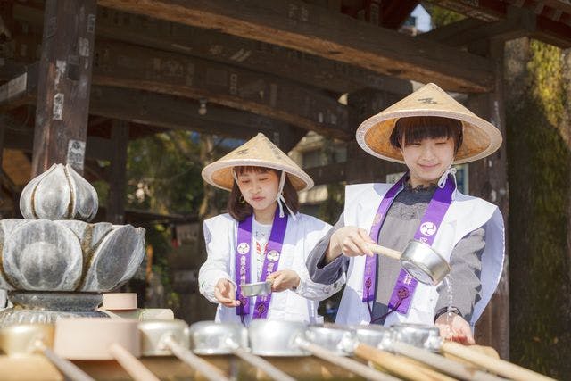 愛媛 松山 ガイドツアー 四国遍路をちょこっと体験 遍路装束で石手寺お遍路体験 アソビュー