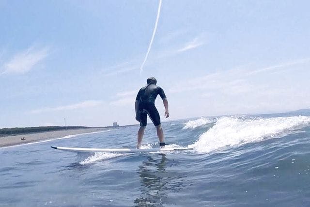 Hosoii Surf&Sports（ホソイサーフアンドスポーツ） (茅ヶ崎市 サーフィン体験)の「【神奈川・茅ヶ崎・サーフィン体験】初心者歓迎！湘南の海でサーフィン体験」の画像