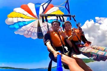 沖縄・本部町・パラセーリングセットコース】お得に！パラセーリング&3