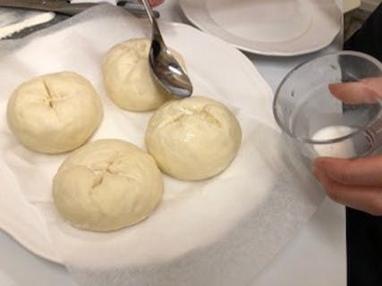 山梨 八ヶ岳 パン作り 自分で作った焼き立てパンを堪能 ふわふわパン作り体験 アソビュー