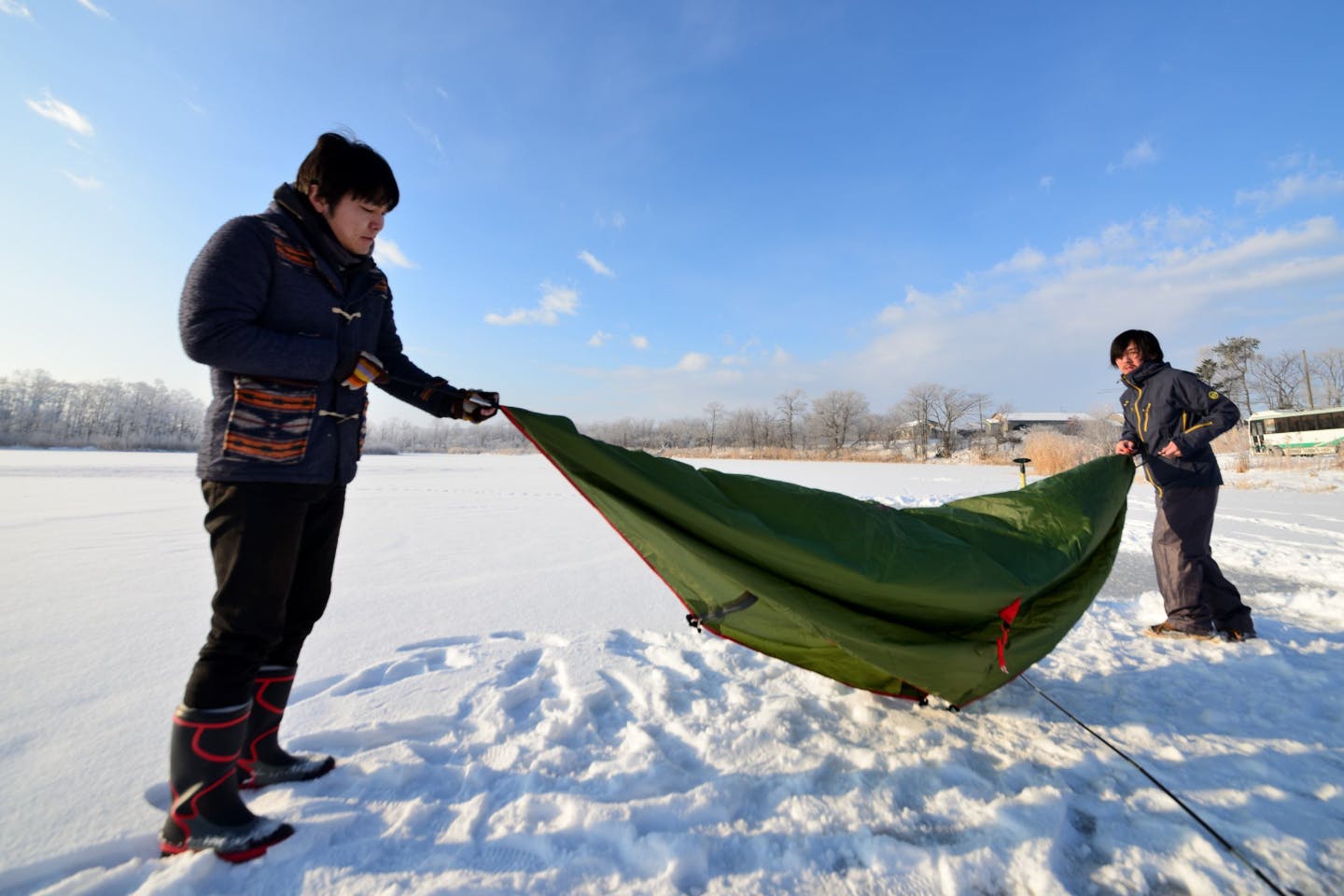 北海道 石狩 ワカサギ釣り 試食サービス 無料送迎付き 最初からテントを建てて釣ってみる氷上わかさぎ釣り放題 充実の1日体験 アソビュー