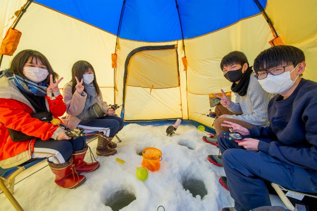 【北海道・石狩・ワカサギ釣り】試食サービス・無料送迎付き！最初からテントを建てて釣ってみる氷上わかさぎ釣り放題！充実の1日体験！