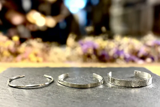 【大阪・心斎橋シルバーバングル作り体験】純銀素材のシルバーアクセサリー作り！