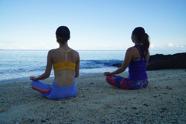 【沖縄・恩納村・メディテーション】海を見ながら朝活しよう！歩き瞑想＆ビーチヨガ