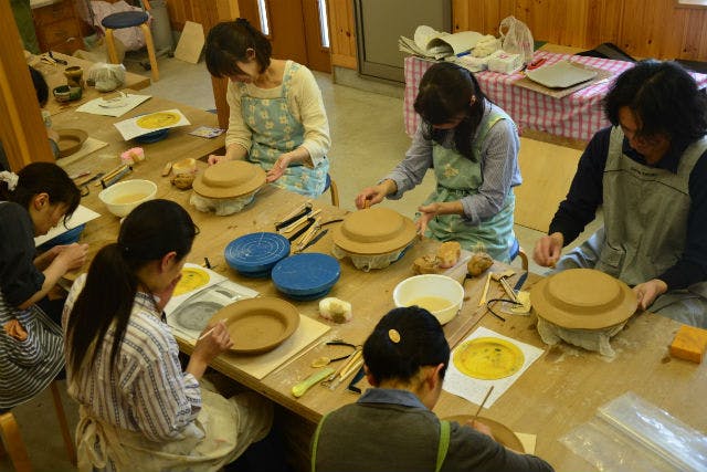 【新潟・三条・陶芸体験】手びねりで、世界に1つだけの焼物を手にしてみませんか！