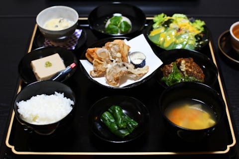 【山口・長門・修行体験】二尊院で仏像に親しもう。仏像を手に取り作務（清掃）・修行体験＆宿坊1泊