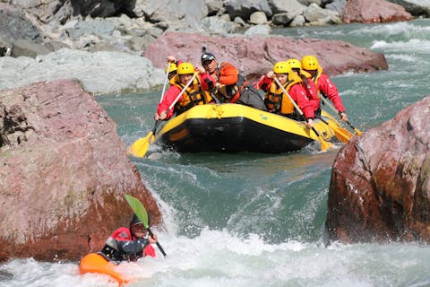 【北海道・占冠・ラフティング】春の激流と秋の紅葉　鵡川ラフティングツアー
