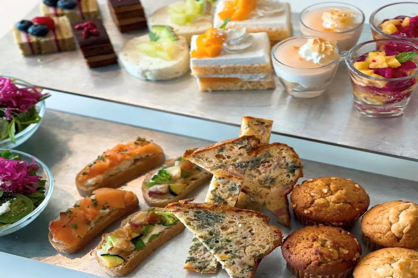 青山 表参道 アフタヌーンティー アート カフェ空間で楽しむ優雅なオータムアフタヌーンティー 土日祝限定 アソビュー