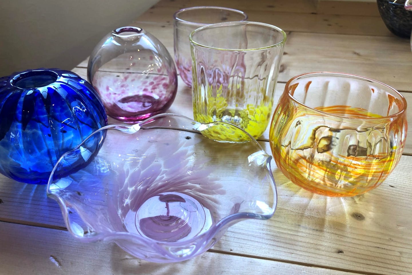 【神奈川・厚木・吹きガラス体験】ガラスを溶かしてカラフルな器や小物を作ろう！
