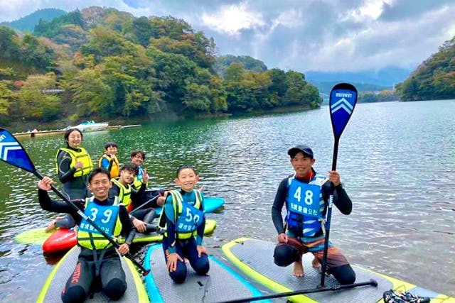 【神奈川・丹沢湖・SUP】2人以上から割引発生！神奈川・足柄で自然を満喫！SUP体験クルージング（写真付）