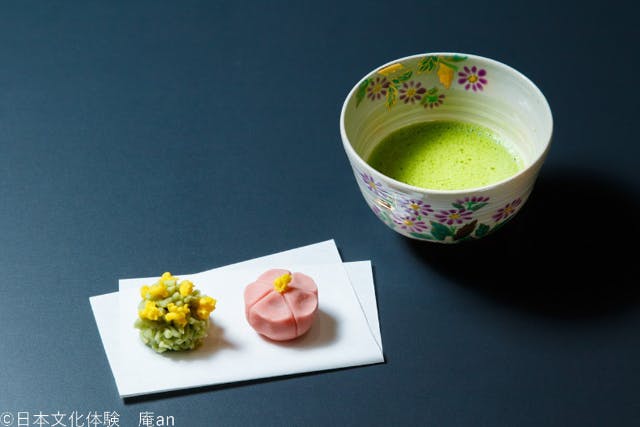 【京都市・茶道】お抹茶と和菓子作り体験をしよう！練り切り和菓子（2個）