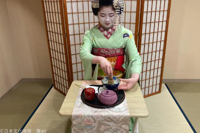 京都市・お座敷遊び】舞妓さんと一緒にお点前体験（お干菓子2個とお