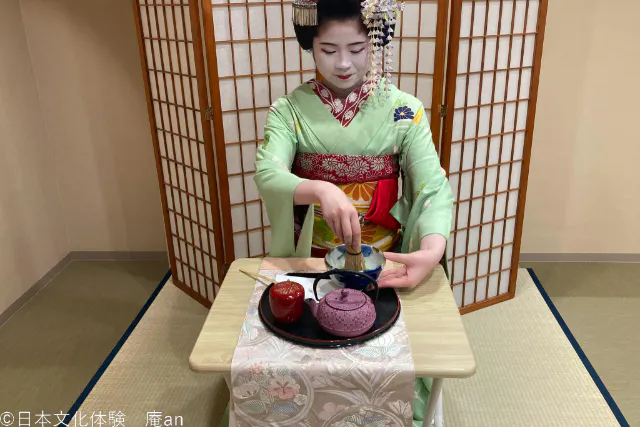京都市・お座敷遊び】舞妓さんと一緒にお点前体験（お干菓子2個とお