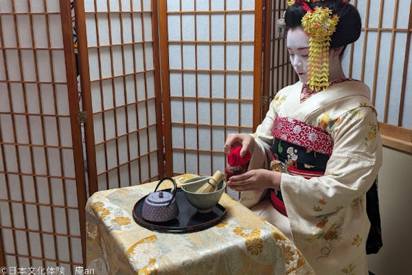 京都市・お座敷遊び】舞妓さんと一緒にお点前体験（お干菓子2個とお