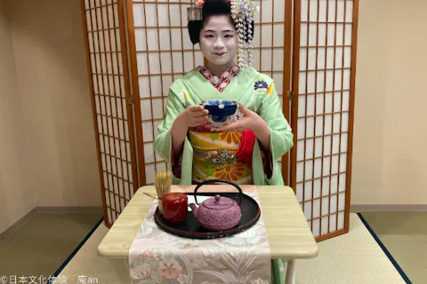 【京都市・お座敷遊び】舞妓さんと一緒にお点前体験（お干菓子2個とお抹茶付き）