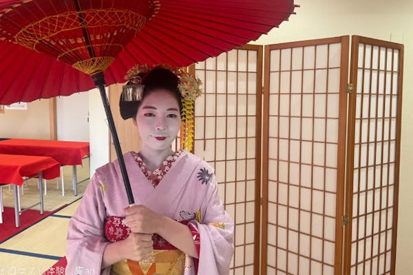 『おこぼの鈴の音』　　　※京都の舞妓。　手描き1点物。（水彩防カビ保護ワニス済） おこぼの鈴の音が心地よい祇園の可愛い舞妓さん #京都 #舞妓 - YouTube