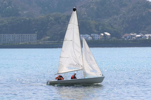 【神奈川・逗子・ヨットスクール】1グループ貸切！プライベートコース（インストラクター1名同乗）