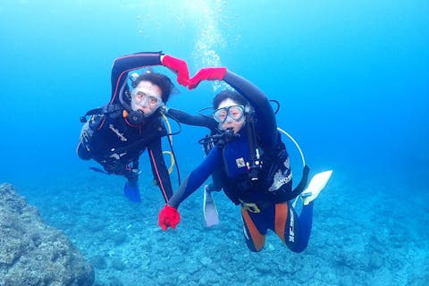 【沖縄・恩納村・体験ダイビング】ボートで行く！青の洞窟で体験ダイビングプラン