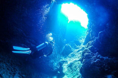 【沖縄・伊江島・ファンダイビング・3本】ダイナミックな地形の「伊江島」でファンダイビング（体験写真付き）