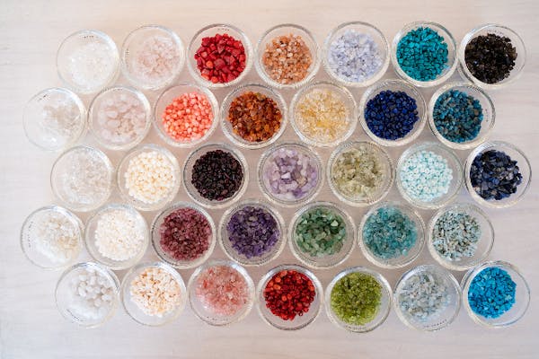 沖縄・国際通り】天然石（さざれ石）を使ったチェーンネックレス作り