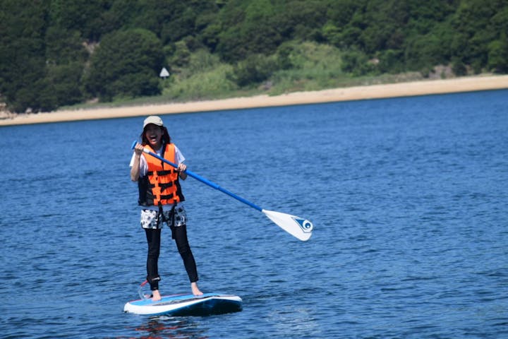 岡山 笠岡 Sup 瀬戸内の離島で穏やかな海でsupを楽しもう 美味しいランチ付き アソビュー