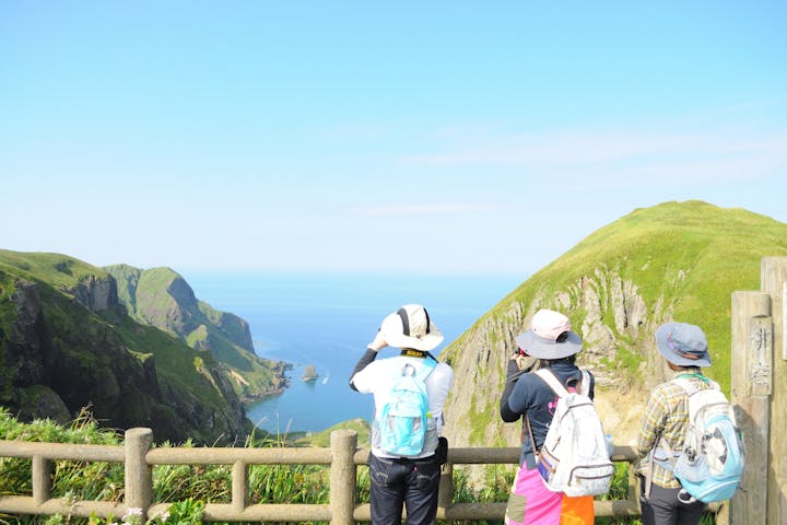 桃岩展望台コース 礼文島 ガイドツアー 一番人気のトレッキングコース 桃岩展望台ツアー 1組料金 アソビュー