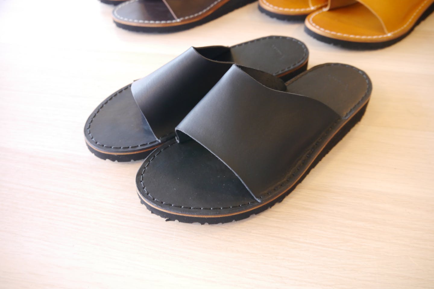 【千葉・松戸・靴作り体験】レザーもソールも上質なものを使用！オープンサンダル制作