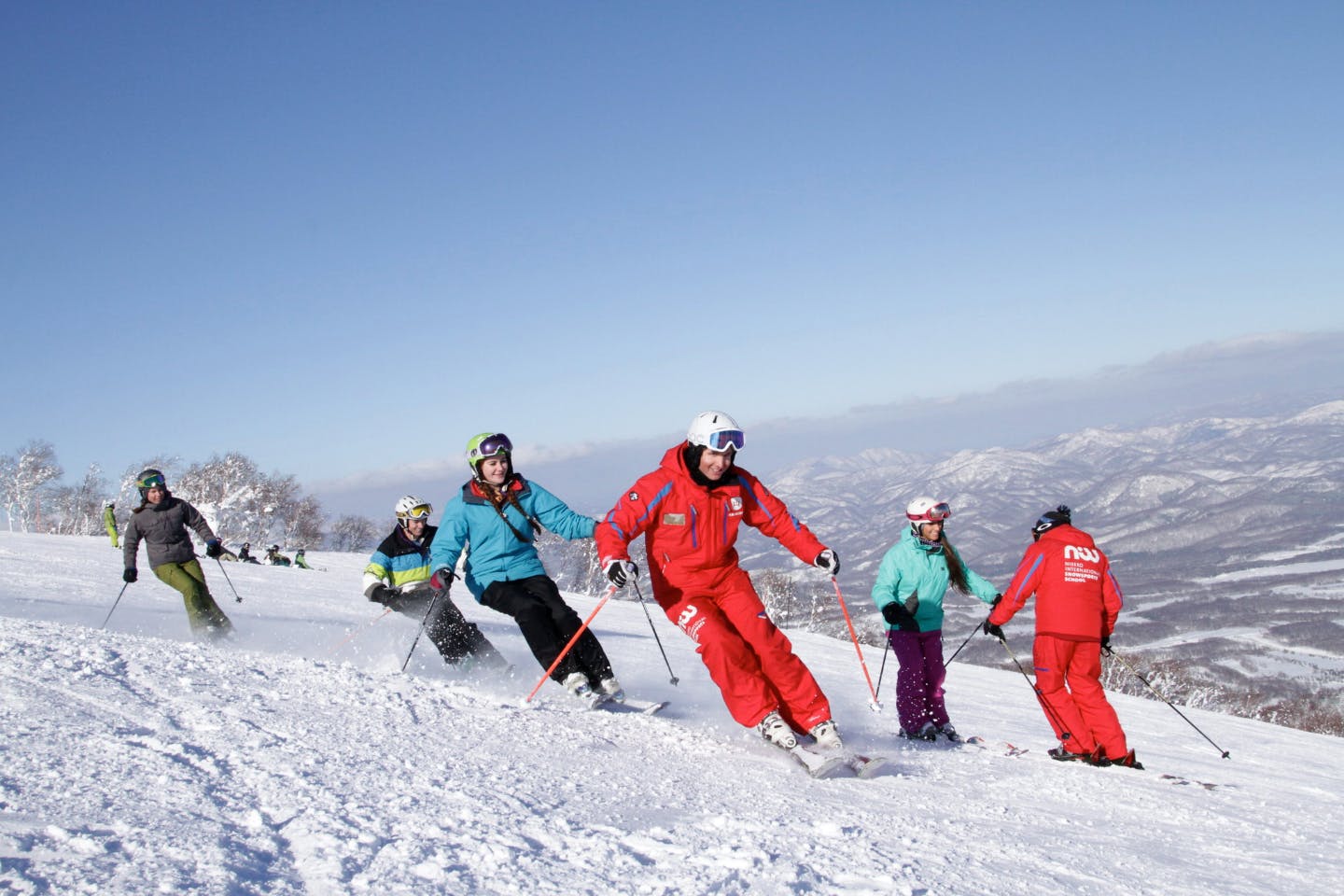 【午前】ニセコ・スキー・ベテランガイドがご案内！冬スポーツプライベートツアー