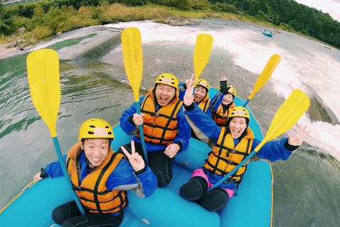 【岐阜・郡上・ラフティング】グループで盛り上がろう！5名様以上貸切コース（半日）