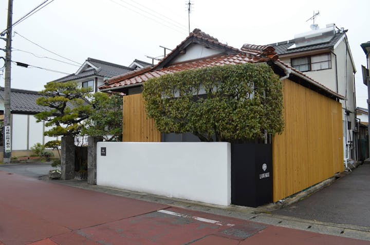 LAWAKU（ラワク）