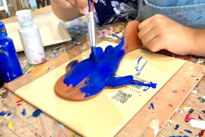 沖縄・本部町・絵付け】可愛らしい海の生き物たちに命を吹き込む絵付け