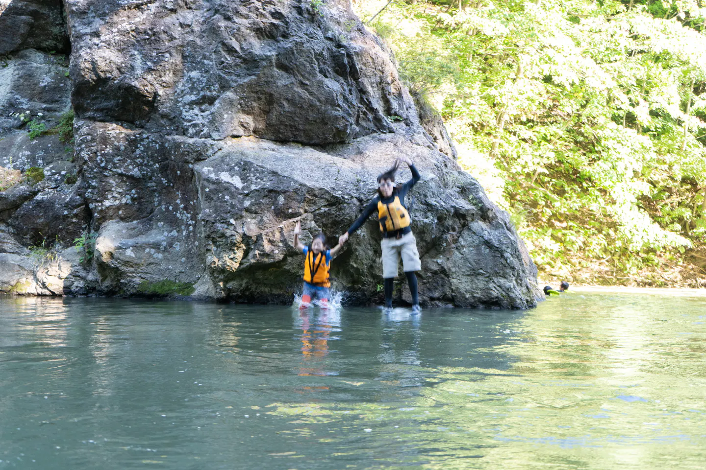 北海道 札幌 ラフティング 北海道の大自然で川遊び体験 定山渓ラフティング アソビュー