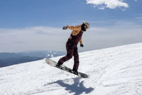 【長野・白馬・スノーボードスクール】かっこよくトリックを決めよう！はじめてのグラトリレッスン