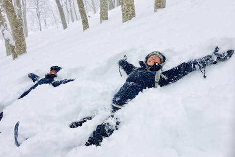 【長野・野沢温泉・スノーシュー】気軽にパウダースノーを堪能！　はじめての方も安心！　野沢温泉スノーシュー半日ツアー