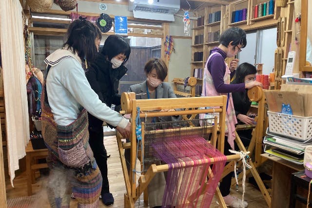 世界で一つだけの、色彩鮮やかな「さをり織り」体験〜大阪・梅田〜 | 株式会社ニコニコトラベル