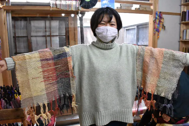 世界で一つだけの、色彩鮮やかな「さをり織り」体験〜大阪・梅田