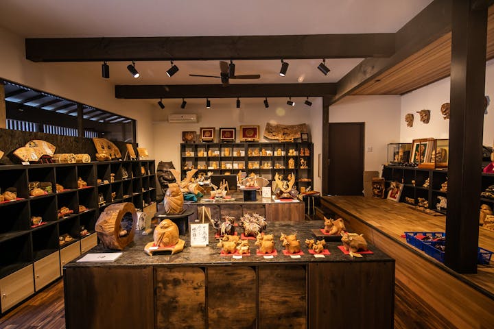 木彫工房　杉彫