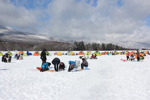 長野 飯綱 ワカサギ釣り 霊仙寺湖氷上で穴釣りを楽しもう 天ぷらセット アソビュー